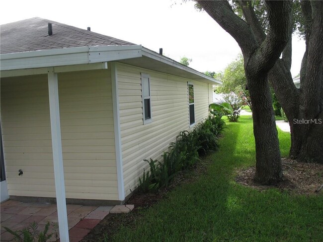 Building Photo - 1962 Golden Palm Cir