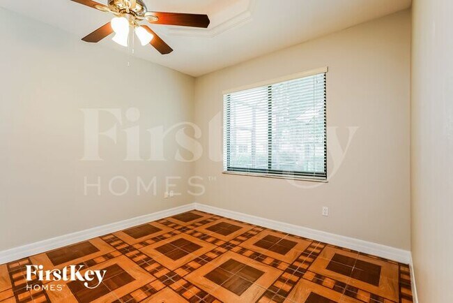 Building Photo - 126 NE 17th Ave