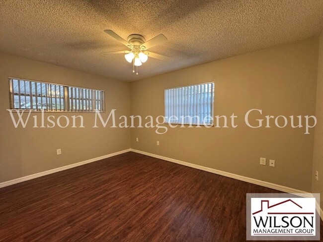 Building Photo - 623 Rugby St