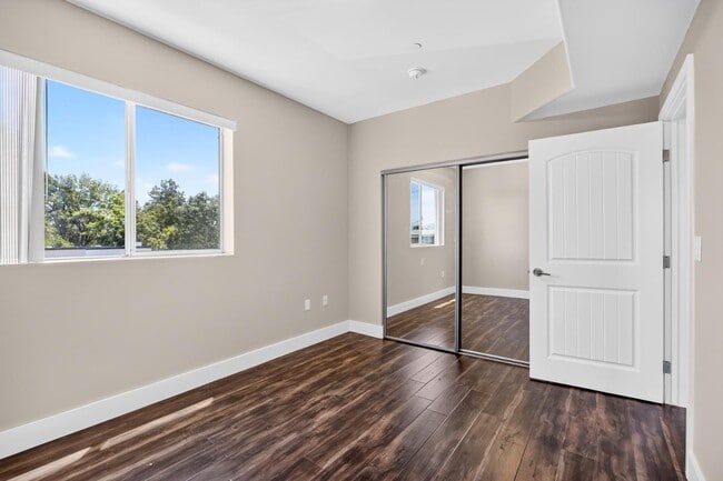 Building Photo - 18358 Saticoy St