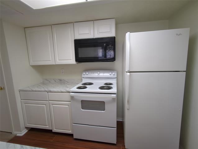 Building Photo - 7431 Holly Hill Dr