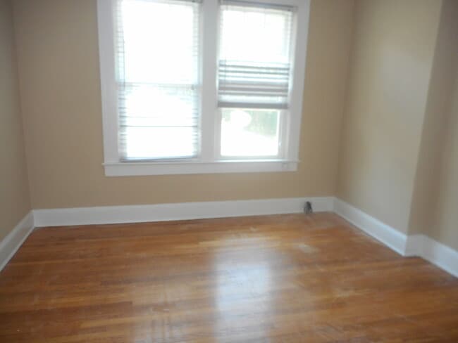 Building Photo - Move In Special   -Wesley Heights 2bedroom 1.5 bathroom
