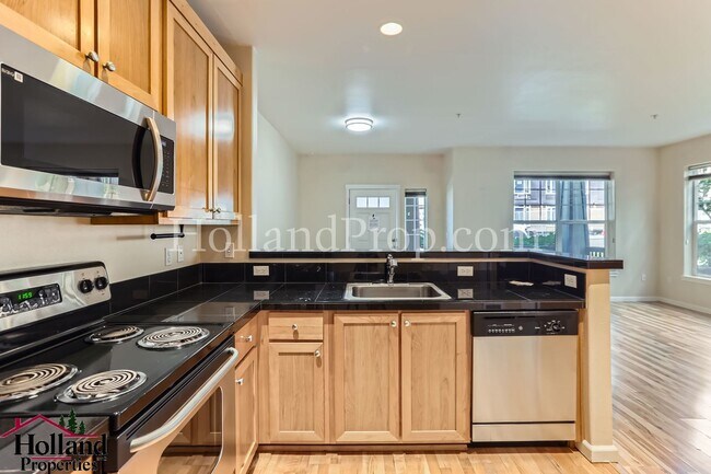 Building Photo - Cute ground floor Condo in Beaverton
