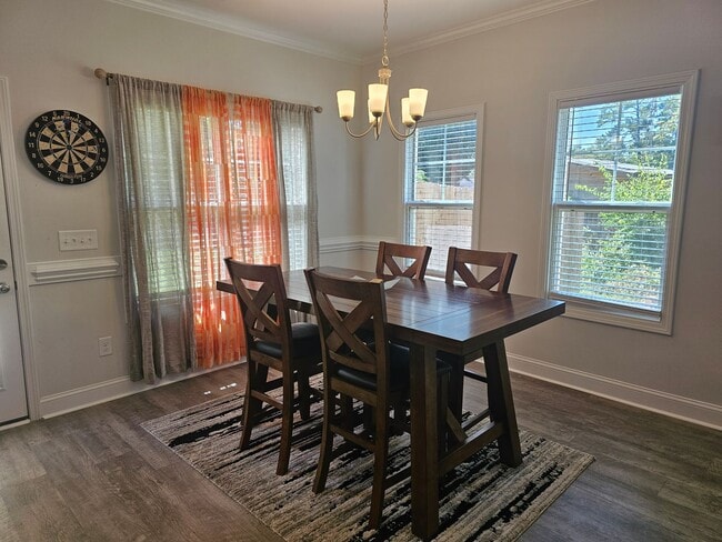 Building Photo - NEW LISTING!!!!