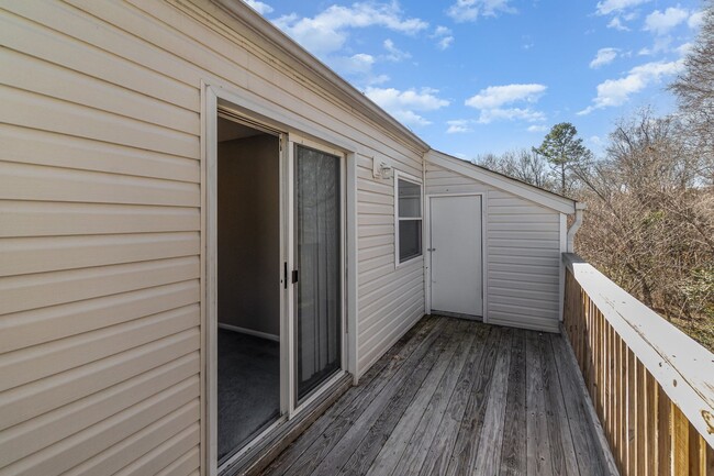 Building Photo - MOVE-IN READY!