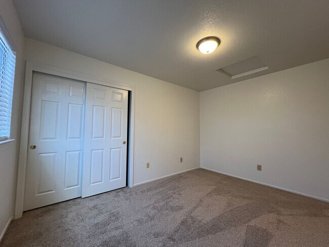 Building Photo - 1342 Kingswood Dr