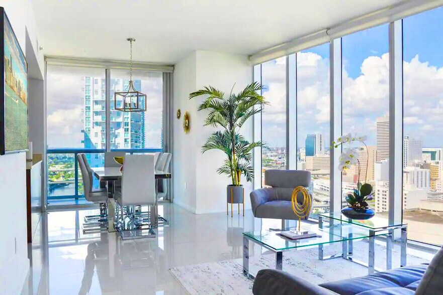 Primary Photo - 485 Brickell Ave