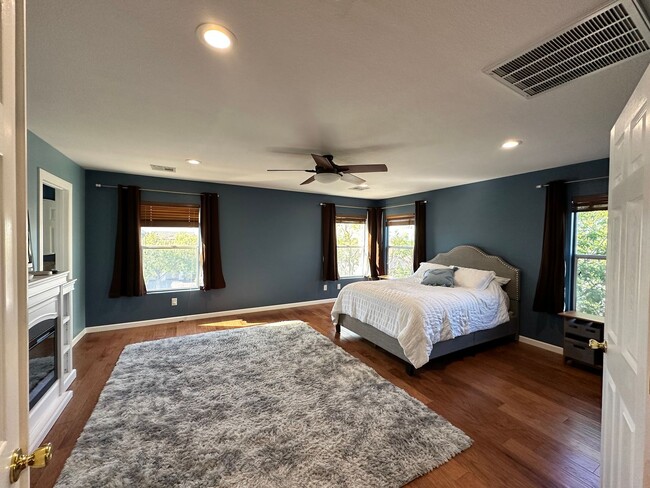 Building Photo - Furnished Home in Henderson