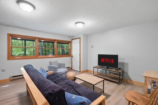 Building Photo - 6 Ridge Rd