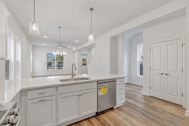 Building Photo - 2253 E 97th St