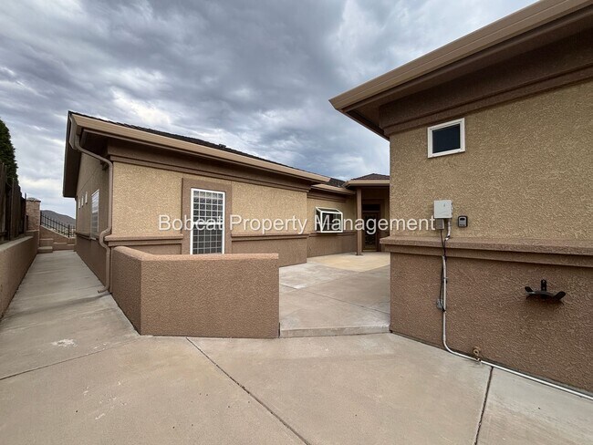 Building Photo - Golf Course Living with Mountain Views & Detached Casita