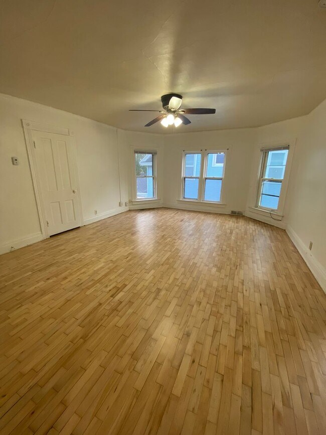 Building Photo - 677 Frederick St