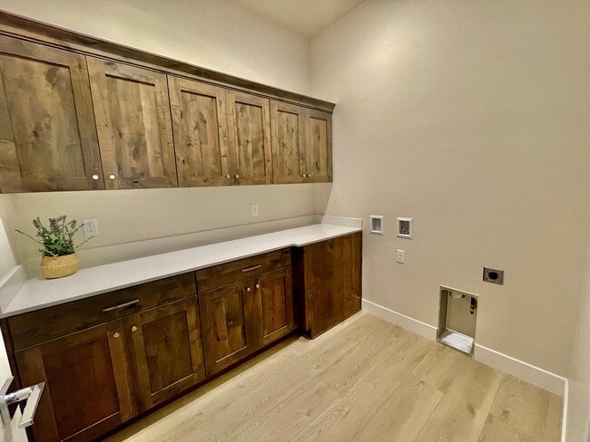 Building Photo - 5-Bedroom home in Desert Canyons