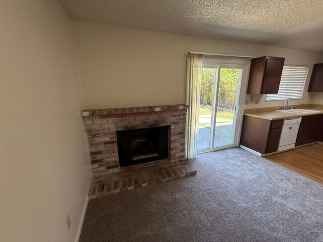 Building Photo - 2766 Applewood Dr