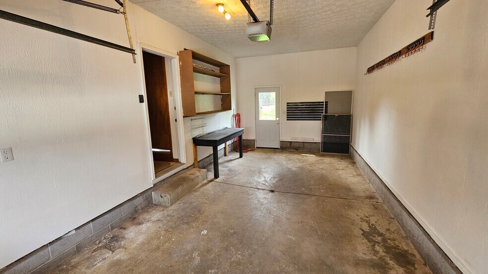 Building Photo - 4852 Alexander Rd