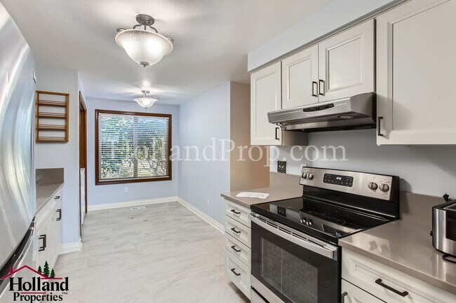 Building Photo - Charming 3-Bed, 2-Bath Home with Stunning Neighborhood Views & Excellent Amenities! NEW PRICE and...