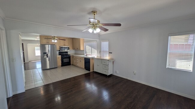 Building Photo - Excellent Location in Mira Mesa!