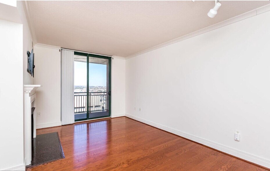 Living Room - 414 Water St