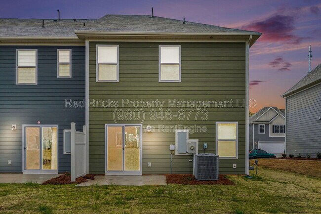 Building Photo - 760 Kitfox Dr NW