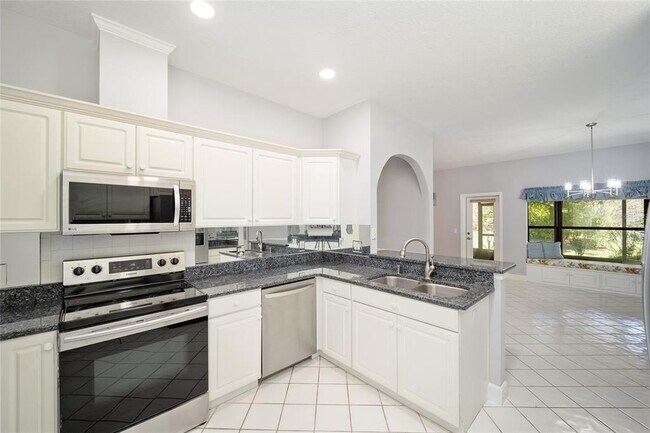 Building Photo - 3025 W Bermuda Dunes Dr