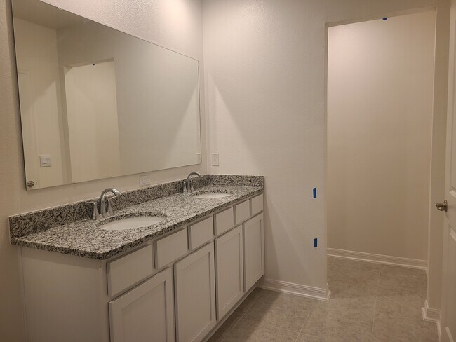 Building Photo - 61 Rickenbacker Dr