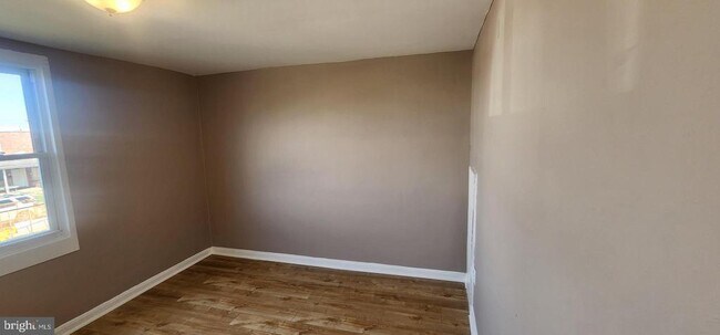 Building Photo - 7915 Eastdale Rd