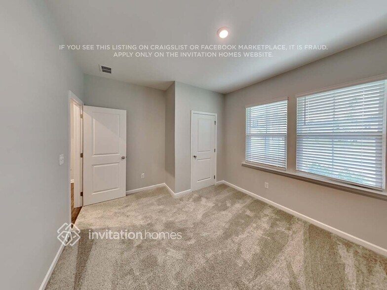 Building Photo - 4074 Ferris Ln