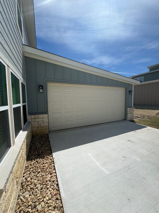 Building Photo - Beautiful modern Townhome in Peaster ISD NO Water Bill -  Fenced Yard - GATED: Spring Move in Spe...