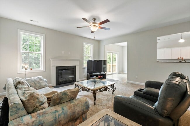 Building Photo - READY NOW! Spacious 5 bedroom w Bonus & 3.5 Bath Two Story Home on Cul-de-sac