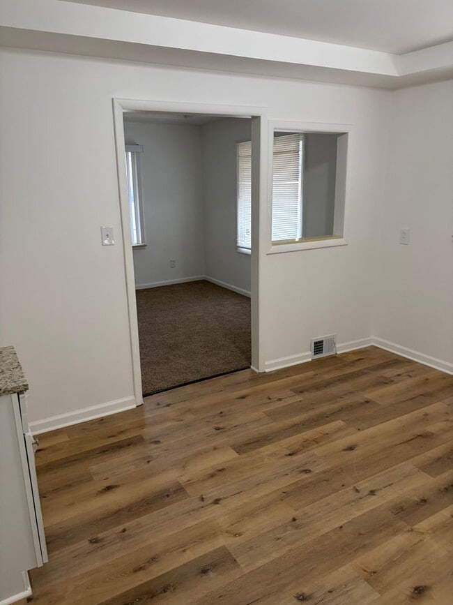 Building Photo - 4 bedroom 1 bath newly remodeled ranch in Dearborn Heights