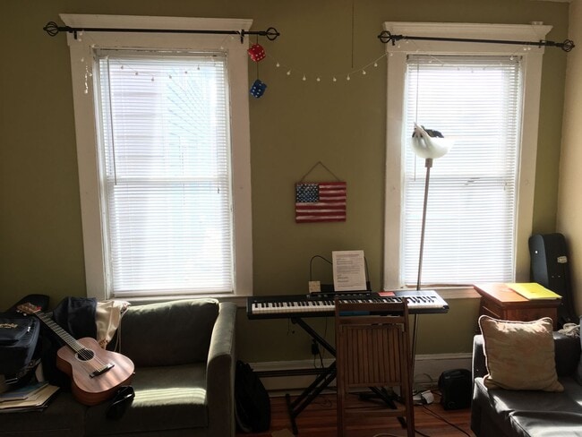 Building Photo - Bright 1BR in East Rock | Gas & Hot Water Included | Steps from Yale & Trails