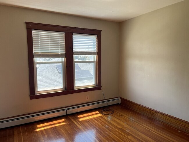 Building Photo - 179-181 Grove Street Unit 3