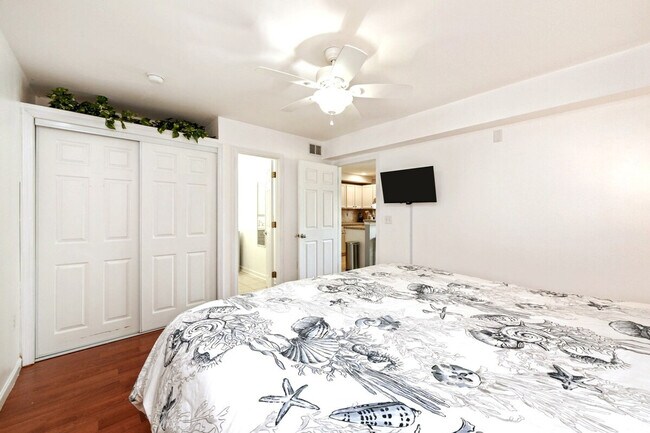 Building Photo - 4000 Gulf Terrace Dr