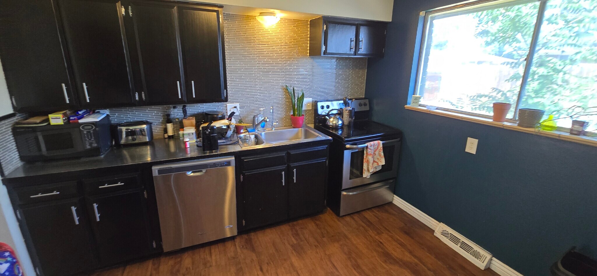 Kitchen 3 - 4590 W Dakota Ave
