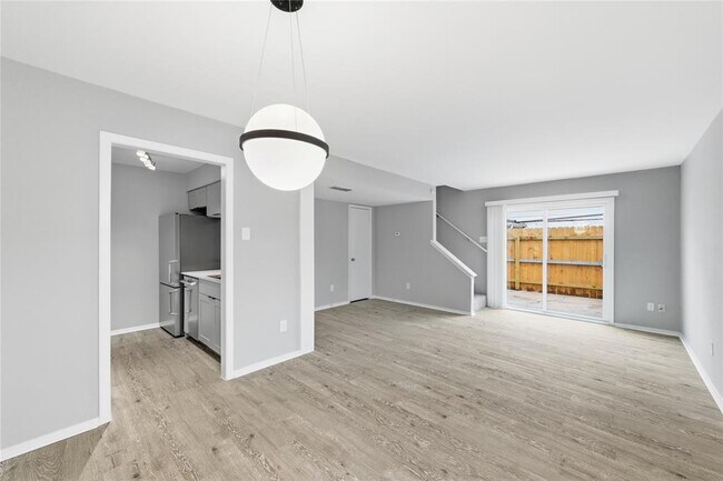 Building Photo - 2618 Ektom Dr