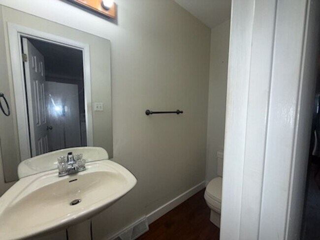 Building Photo - Single Family Townhouse with Garage