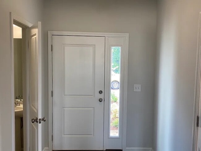 Building Photo - 588 Glen Clova Dr