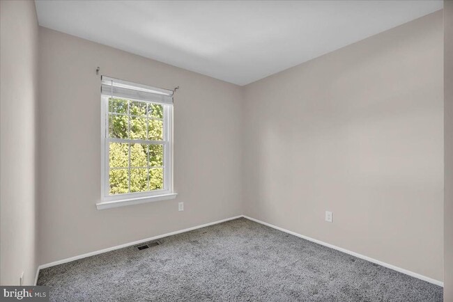 Building Photo - 38 Burgundy Dr