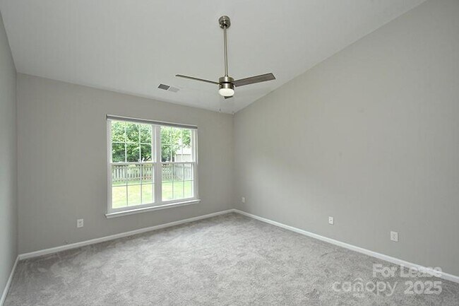 Building Photo - 129 Bosburg Dr