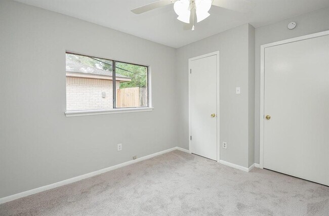 Building Photo - 2706 Foliage Green Dr