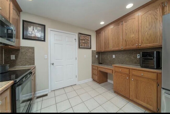 Building Photo - 119 Bluff Ct