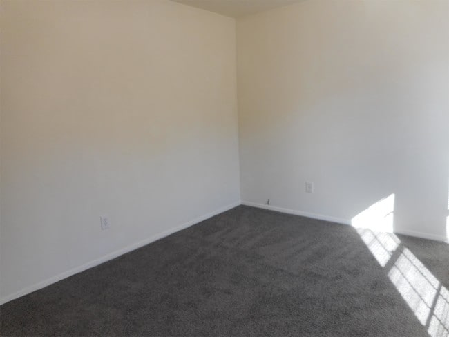 Building Photo - 22 Anchor Ct