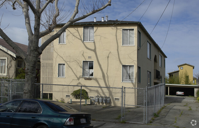 Primary Photo - 1411-1413 Alcatraz Ave