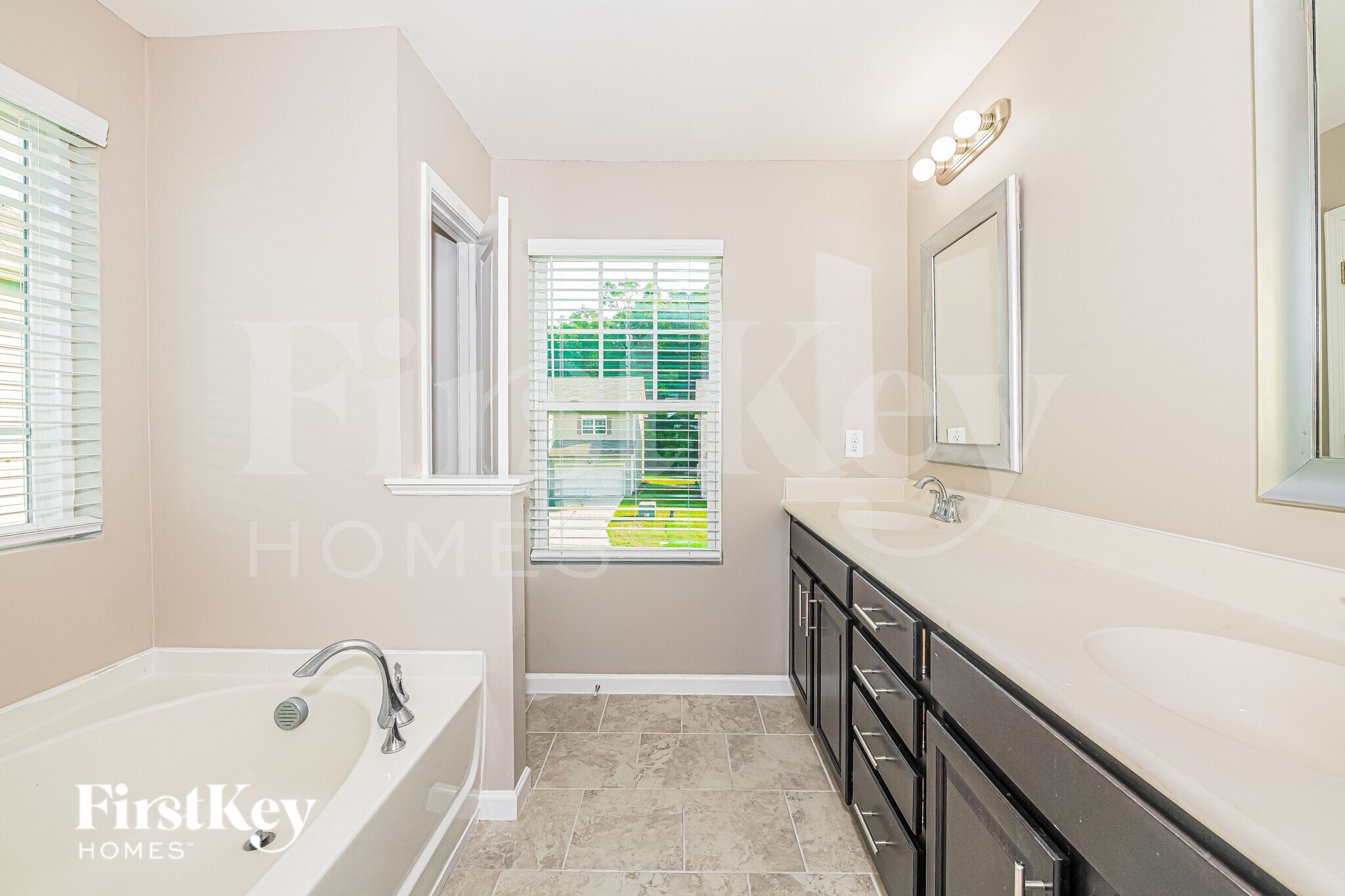 Building Photo - 637 Starry Sky Dr