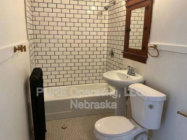 Building Photo - 120 N 6th St