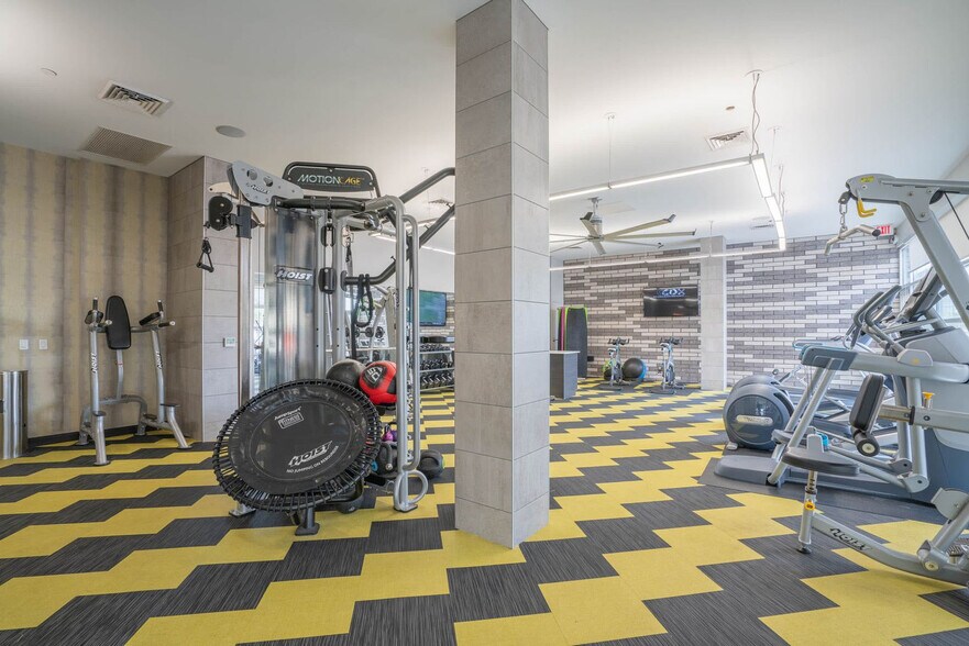 Building Photo - 295 E Roosevelt St