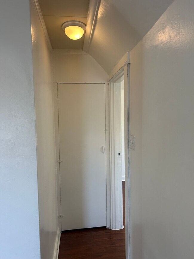 Building Photo - 5518Mont