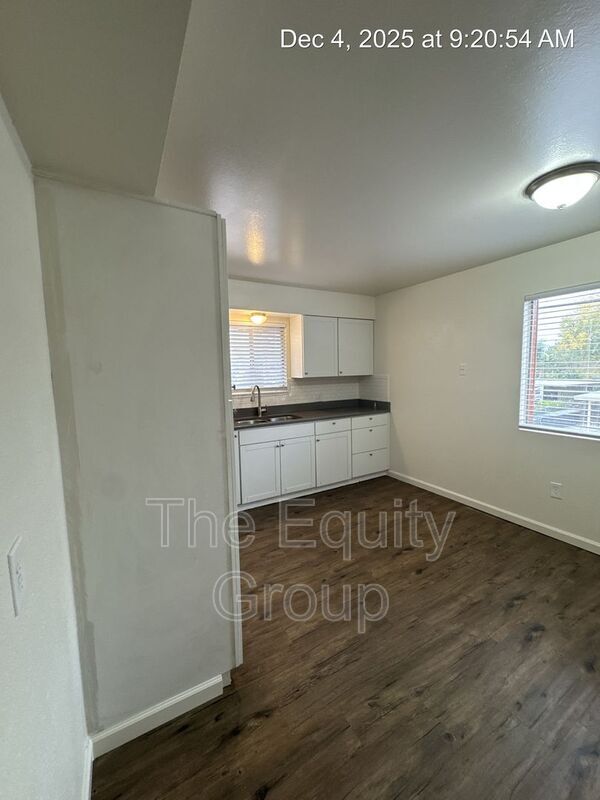 Building Photo - 524 S Encina St