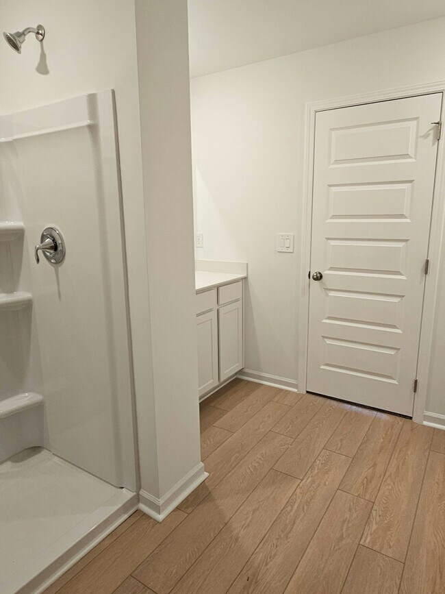 Building Photo - 184 Labrador Ln