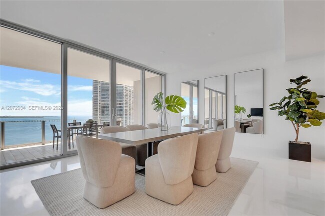 Building Photo - 300 Biscayne Blvd Way